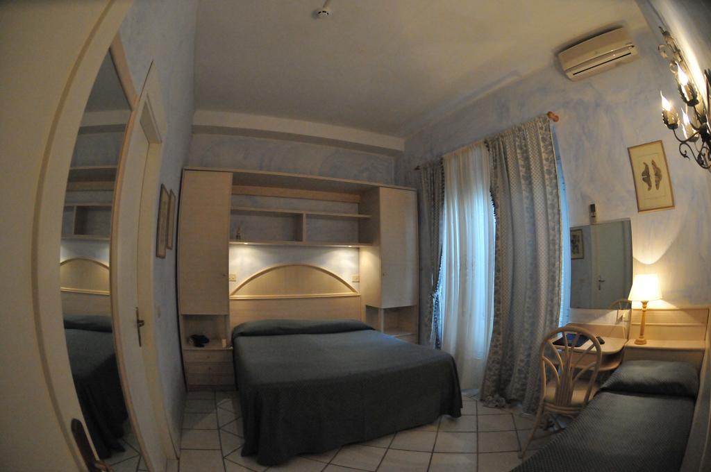 Hotel Atlantic Marina Di Carrara Zimmer foto